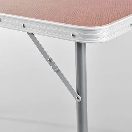 Foldable camping table for 4 to 6 people