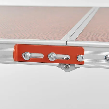 Foldable camping table for 4 to 6 people