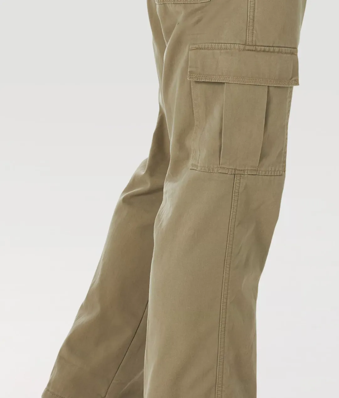 New with tags! MEN'S FLEECE LINED RELAXED FIT CARGO PANT IN BRITISH KHAKI, SZ 38X30!